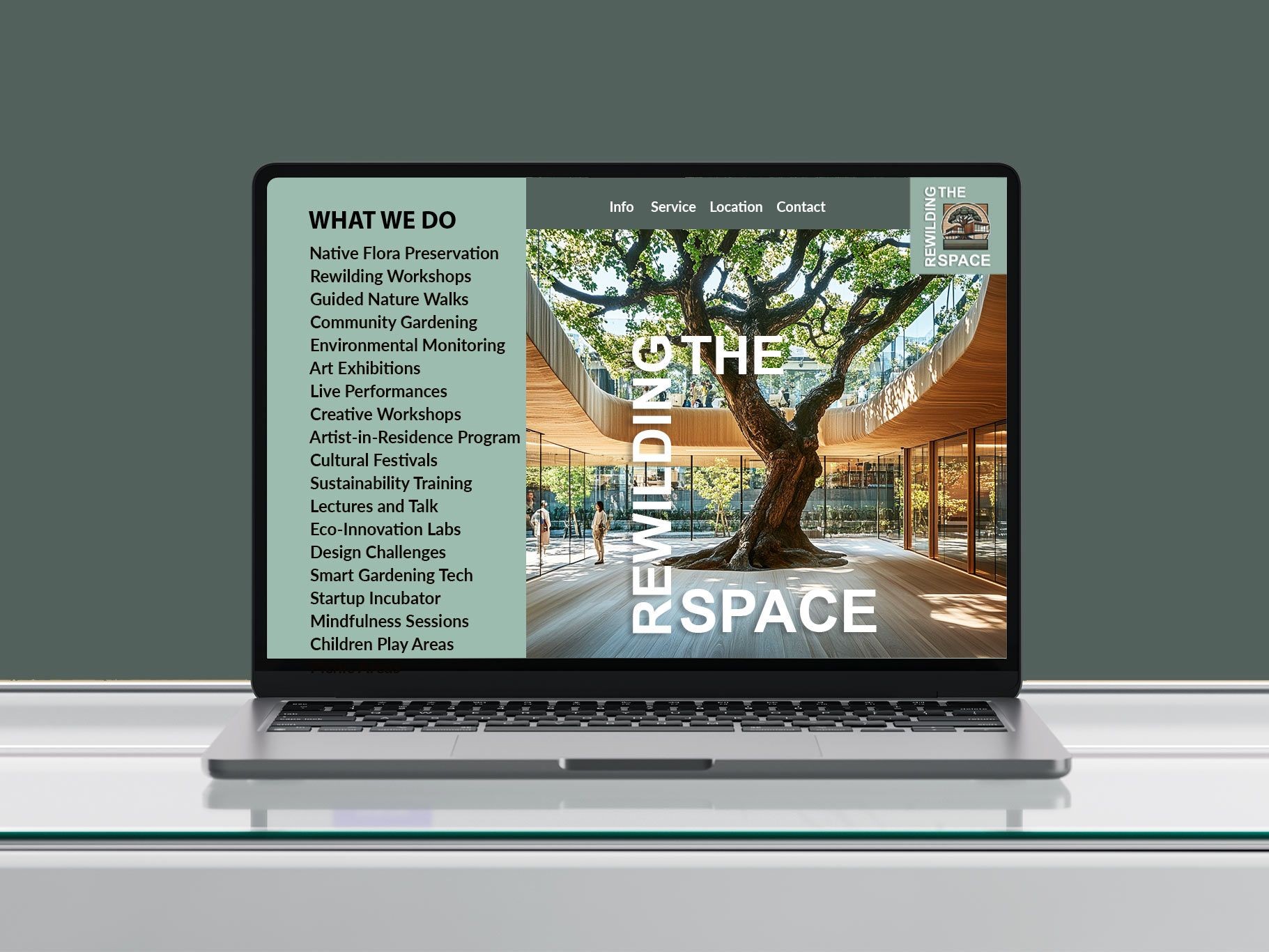 un portatile con la homepage del sito Rewildingspace